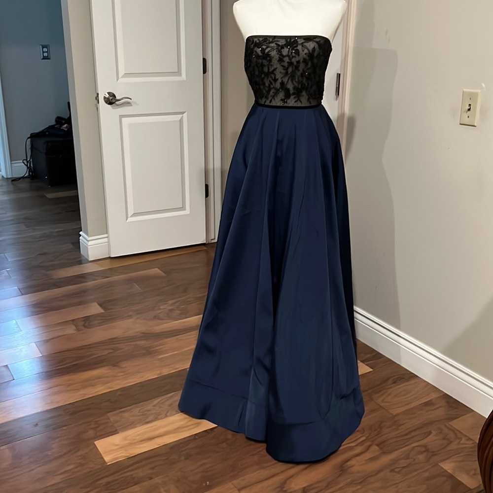 Sachin and babbi gown in navy and black, with gorgeous details on the chest